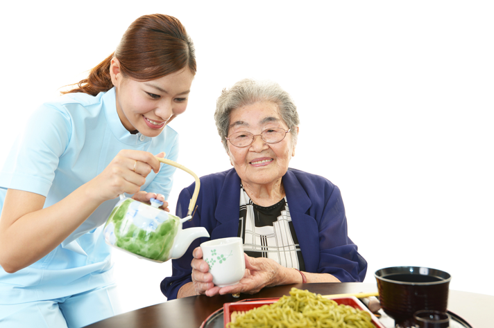 意外と知らない違いとは！介護福祉士とホームヘルパーはこんなに違う